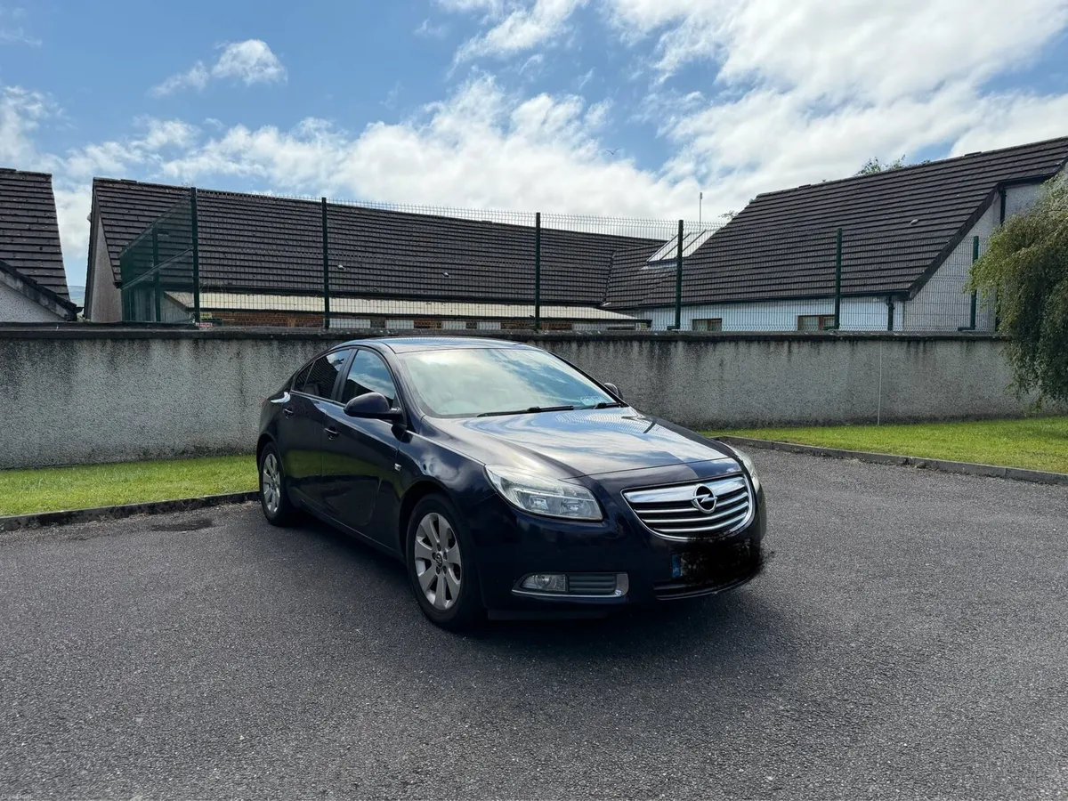 Opel Insignia 2012 Diesel - Image 1