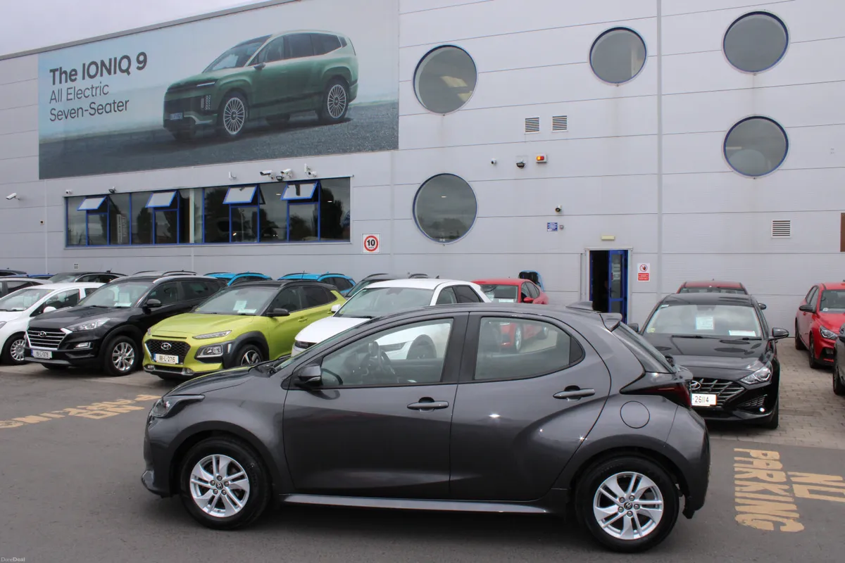 Toyota Yaris 2022 - Image 2