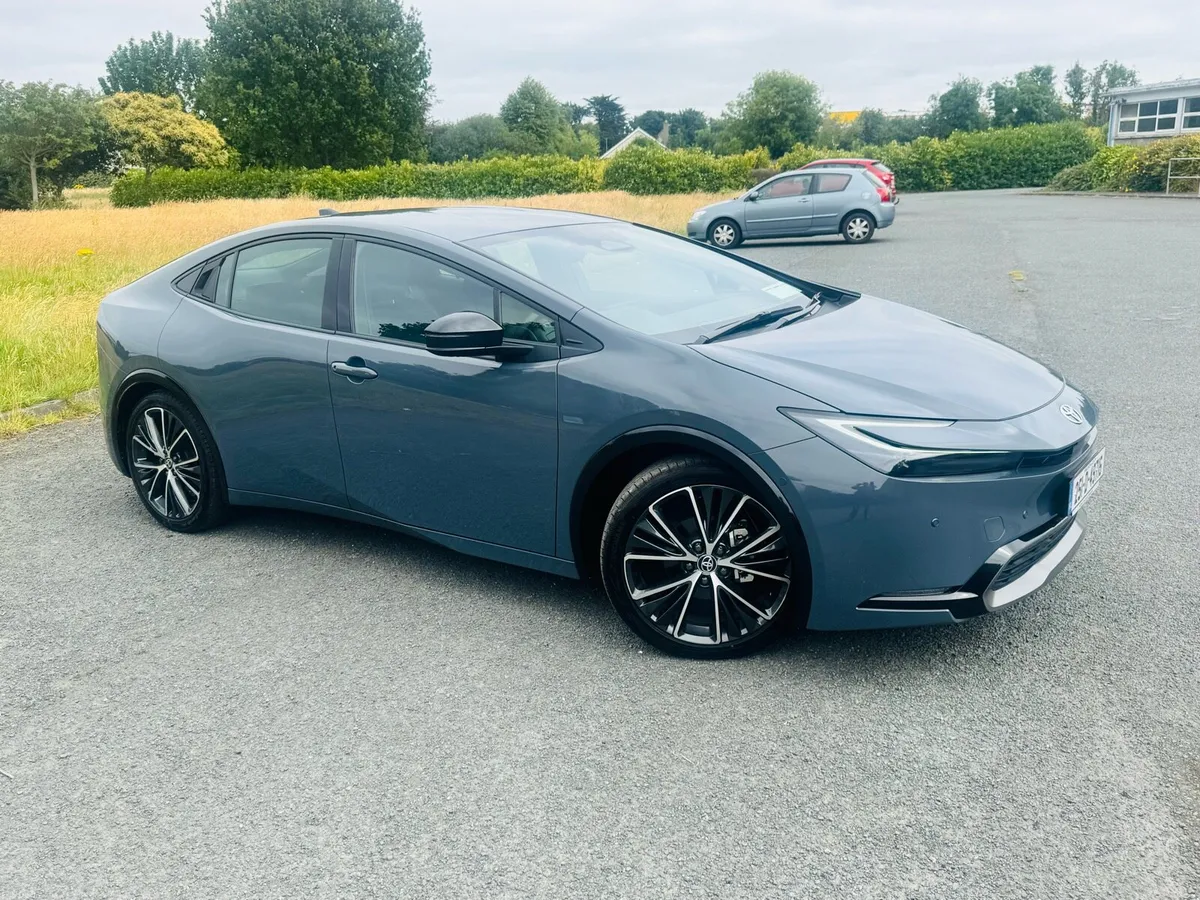 Luxury Toyota Prius Leather Seats Electric 45km - Image 2