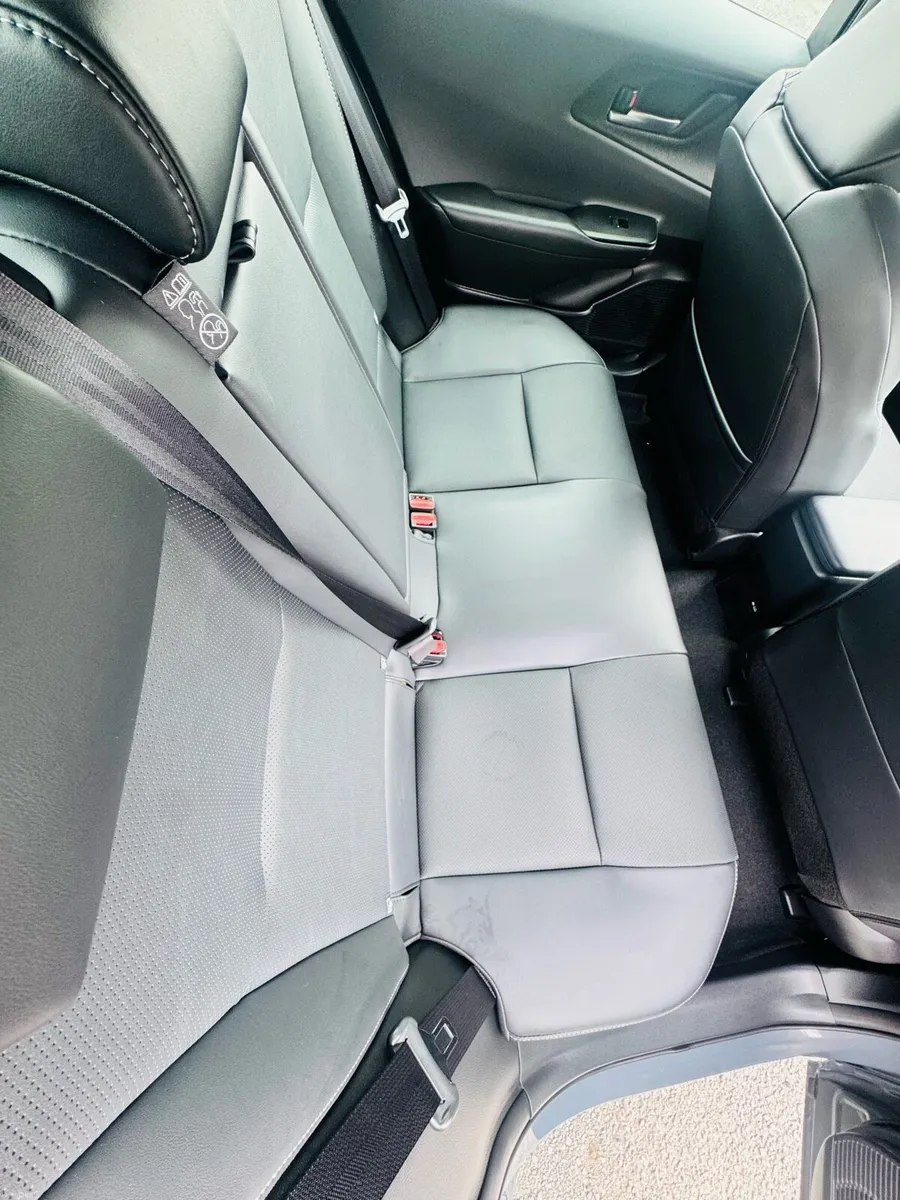 Luxury Toyota Prius Leather Seats Electric 45km - Image 4