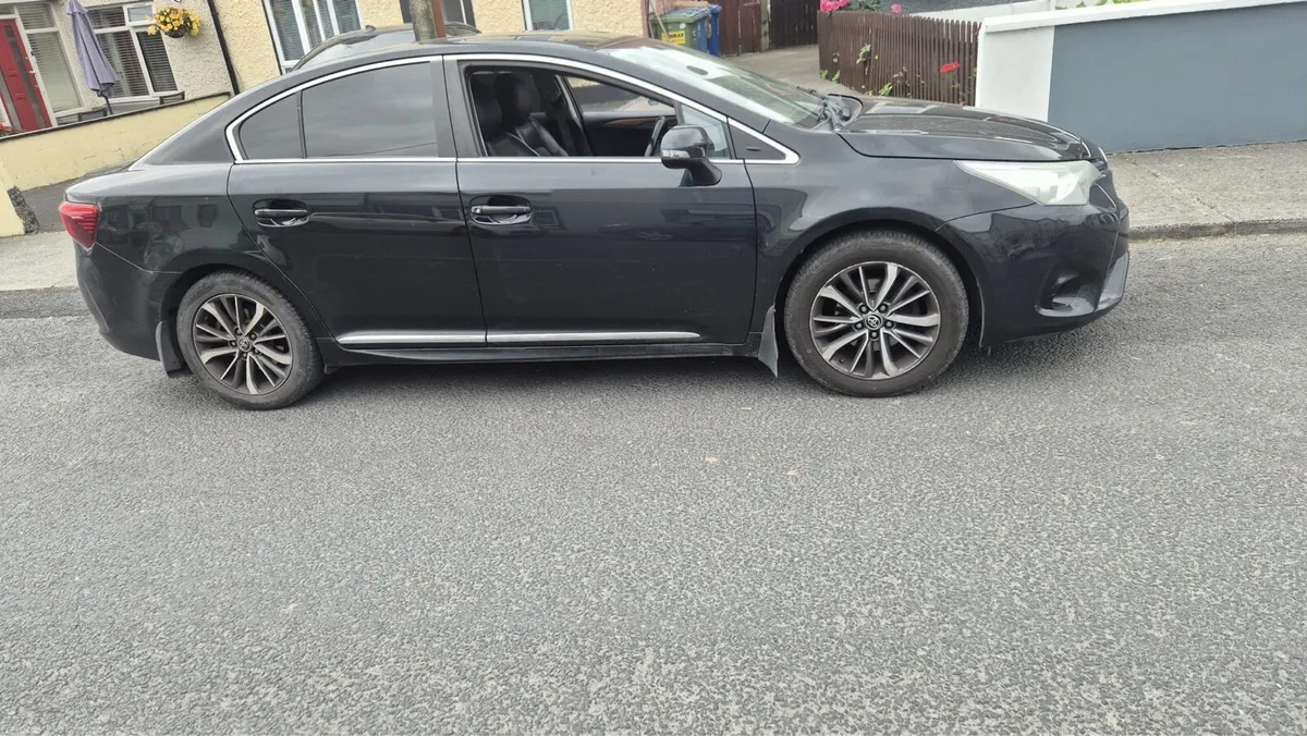 2 Toyota avensis 2016 - Image 3