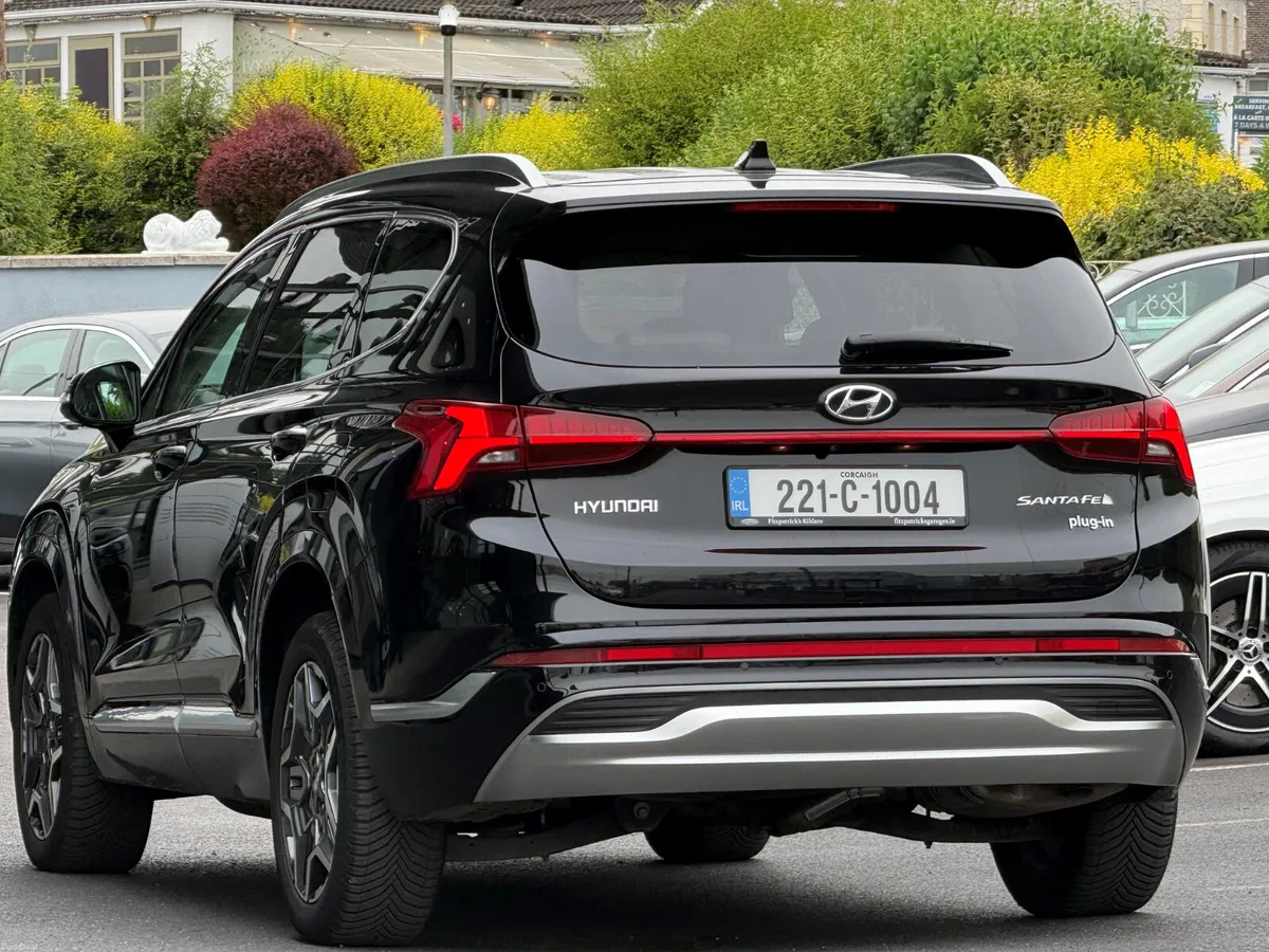 7 Seater 4WD 265 BHP PHEV Santa Fe VIDEO TOUR - Image 4