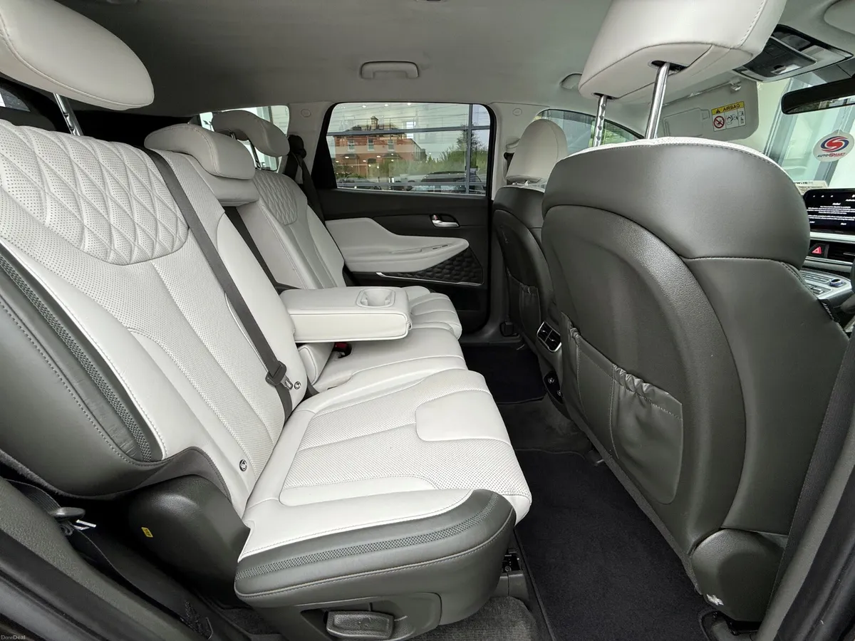 7 Seater 4WD 265 BHP PHEV Santa Fe VIDEO TOUR - Image 6