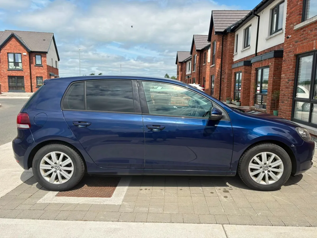 Volkswagen Golf 2013 automatic blue motion 1.2l TS - Image 4