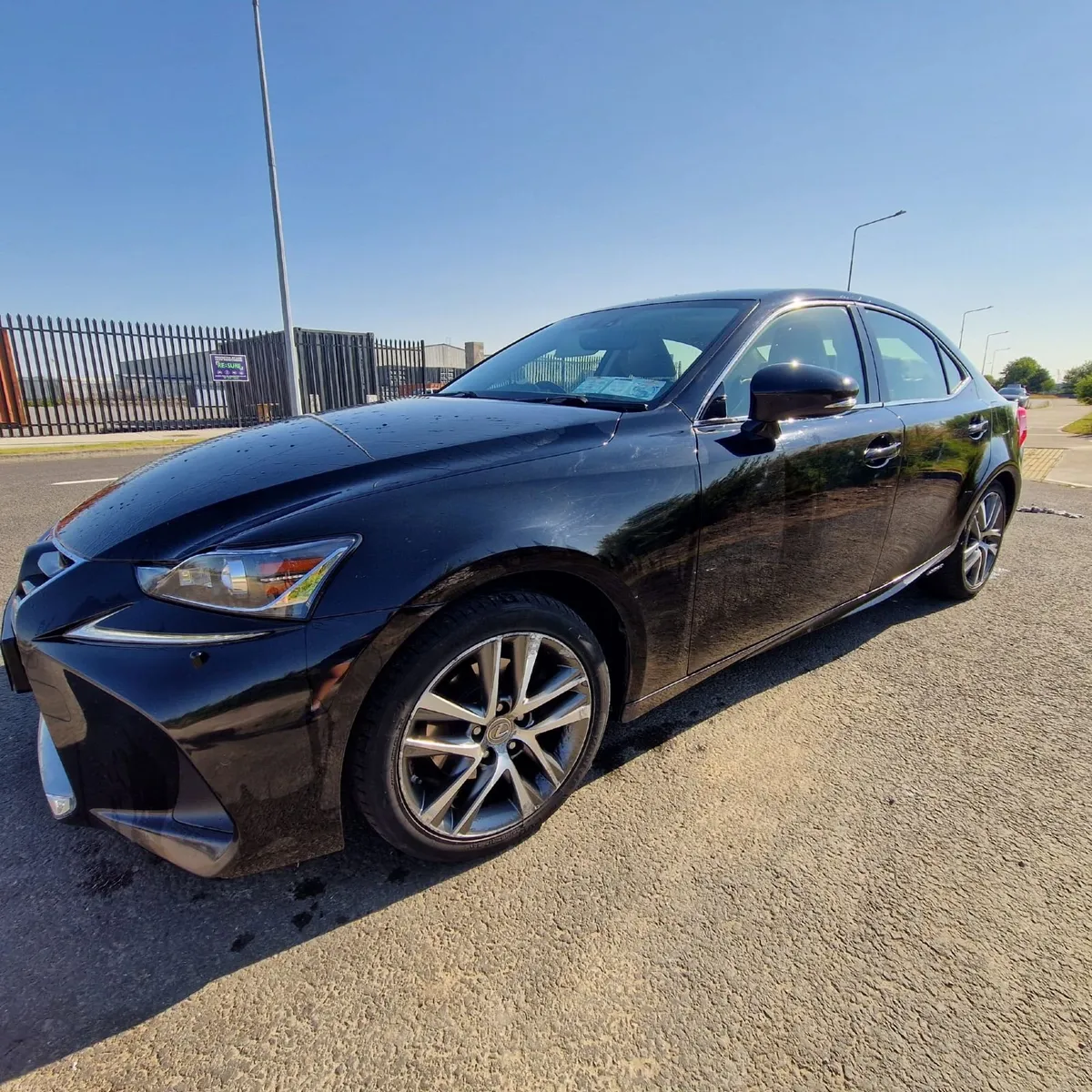 Lexus IS 300h 2.5 Hybrid Luxury - Image 1