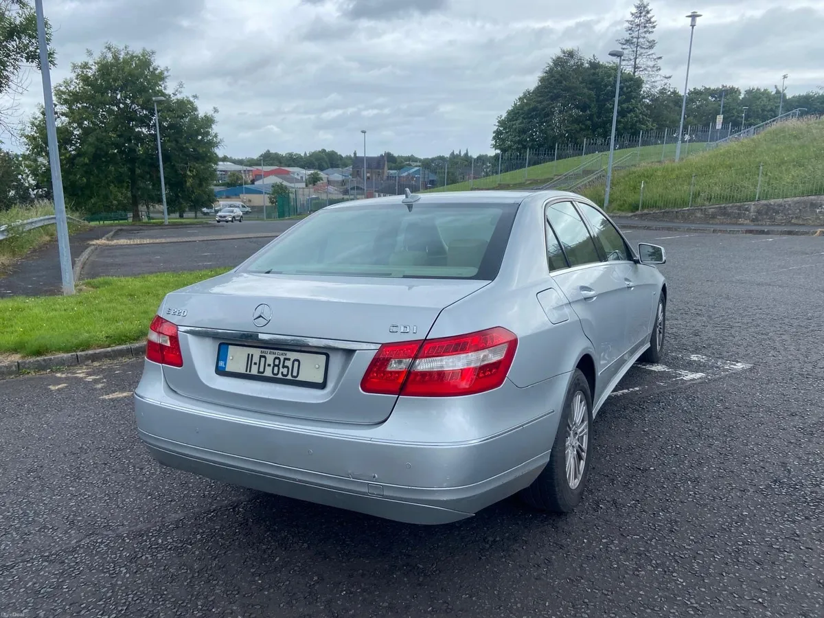 Mercedes-Benz E-Class 2011 - Image 2