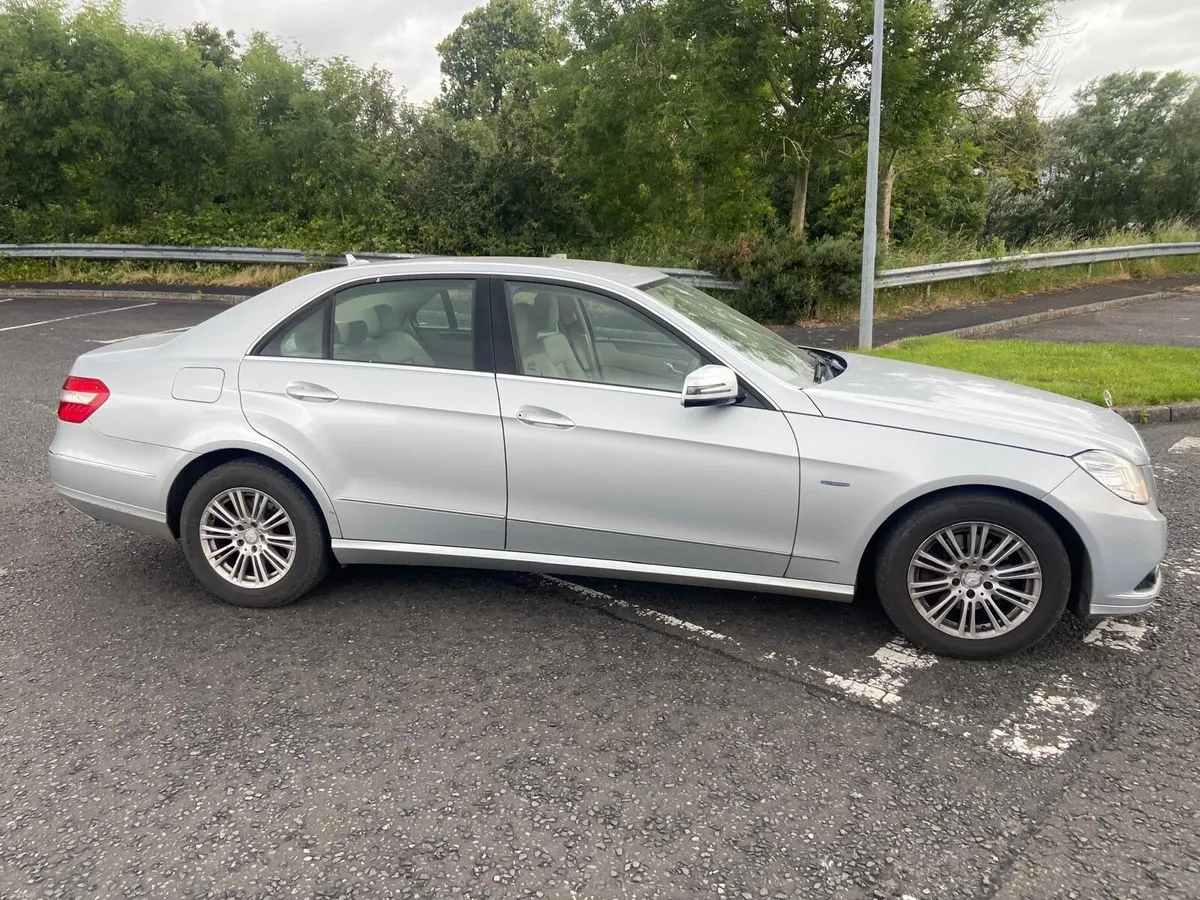 Mercedes-Benz E-Class 2011 - Image 4