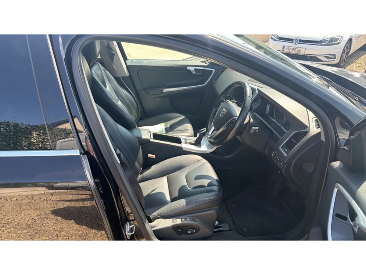 Volvo XC60 2.0 D4 SE NAV 190BHP AUTO 5DR - Image 6