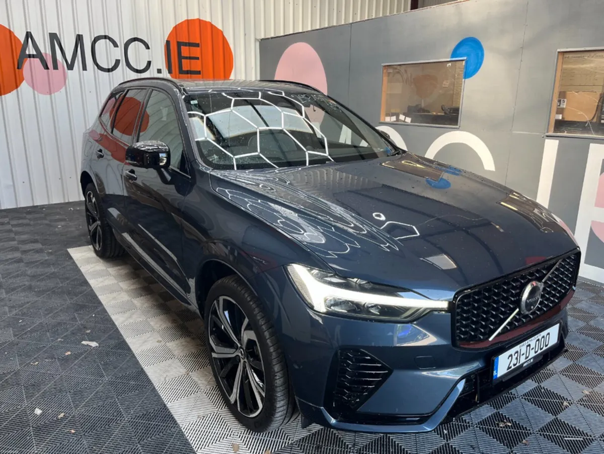 Volvo XC60 2023 VOLVO XC60 T6 PLUG-IN 2.0 AUTOMATI - Image 1