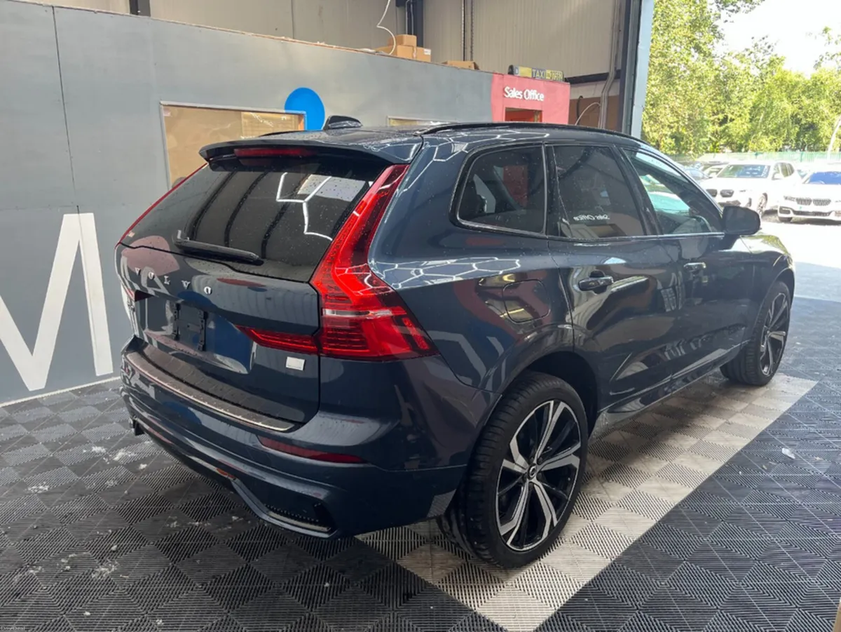 Volvo XC60 2023 VOLVO XC60 T6 PLUG-IN 2.0 AUTOMATI - Image 2