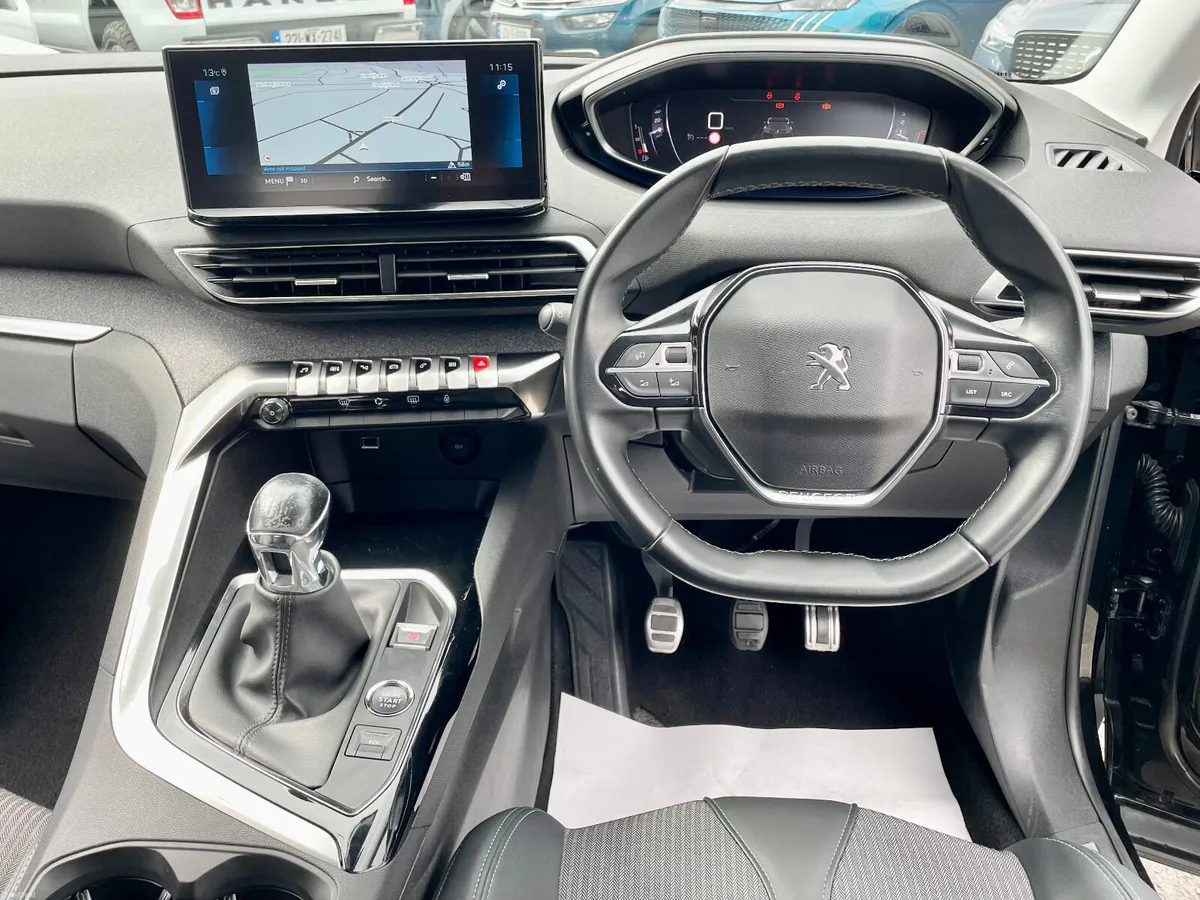 Peugeot 3008 Allure 1.2 Petrol 130BHP Manual,2023 - Image 6