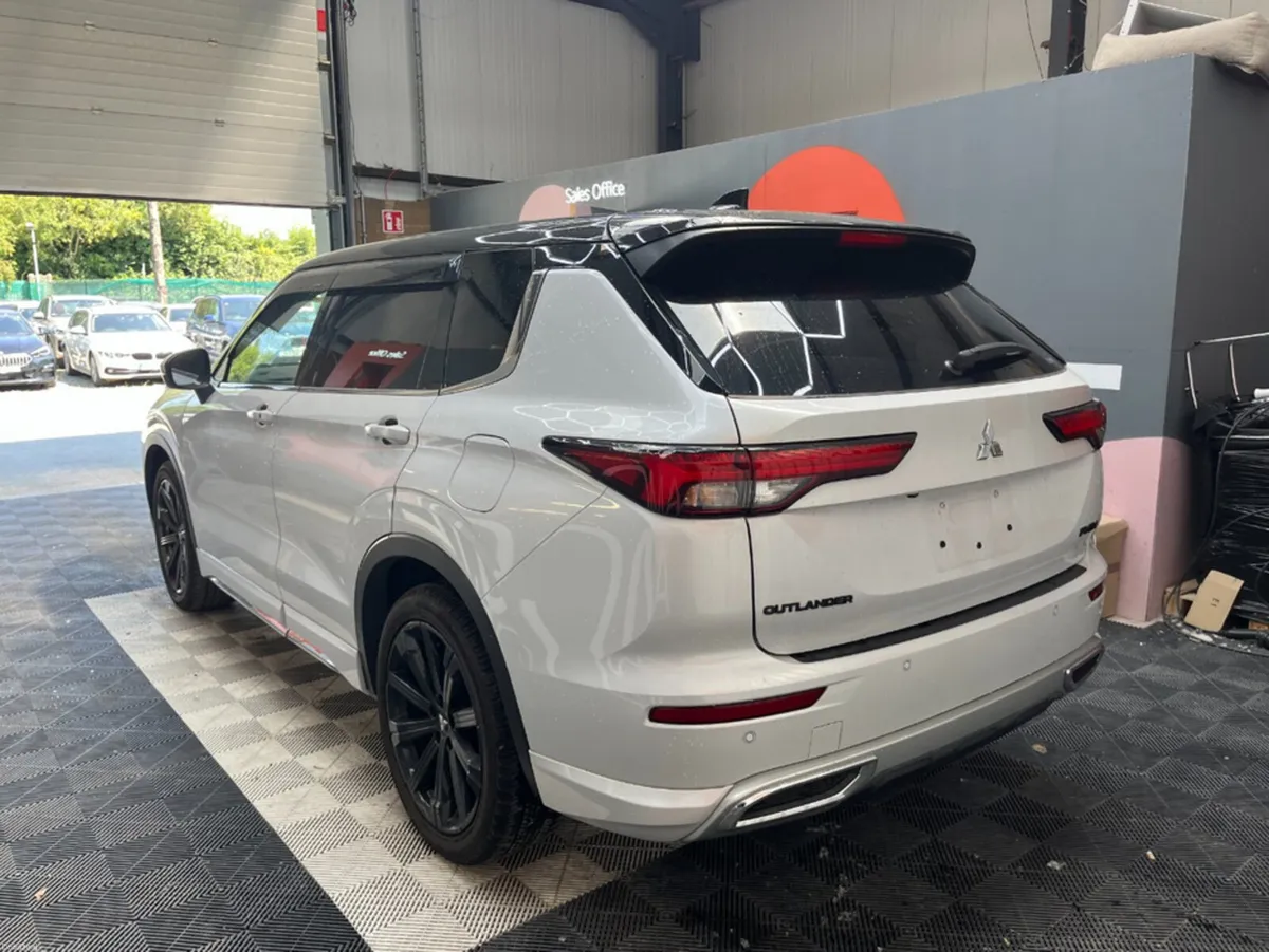 Mitsubishi Outlander 2023 MITSUBISHI OUTLANDER PHE - Image 4