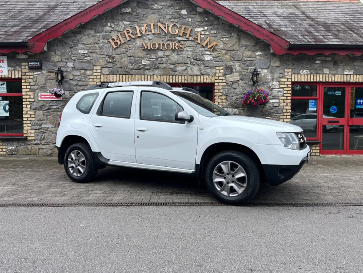 Dacia Duster SIGNATURE 1.5 DCI 110 4 4DR - Image 2