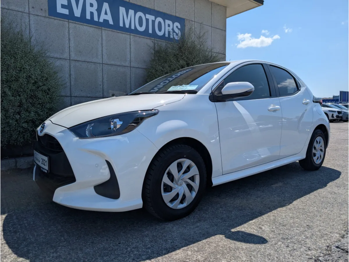 Toyota Yaris X HYBRID AUTOMATIC 1.5 PETROL //KEYLE - Image 4