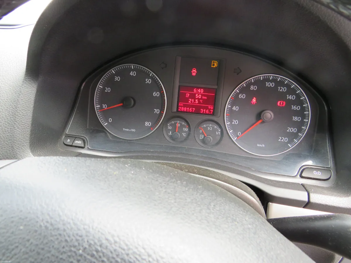 Volkswagen Golf 2007 5DR JUST NCTD 27 - Image 4