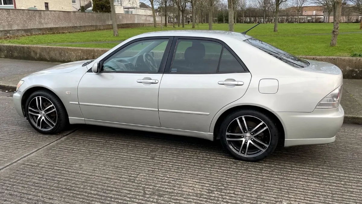 Toyota Altezza AS200 (GXE10) - Image 2