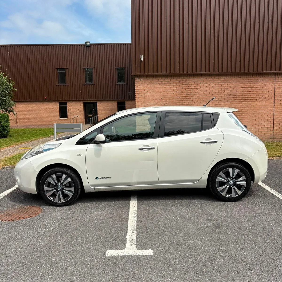 NISSAN LEAF BRAND NEW NCT 30/05/27 TAX 10/26 - Image 3