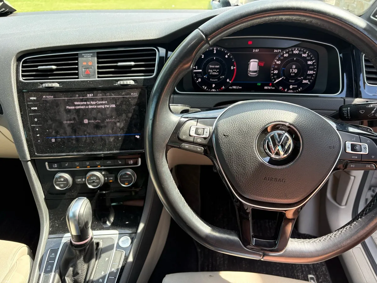 Volkswagen Golf 2.0 TDI - Automatic - Image 6