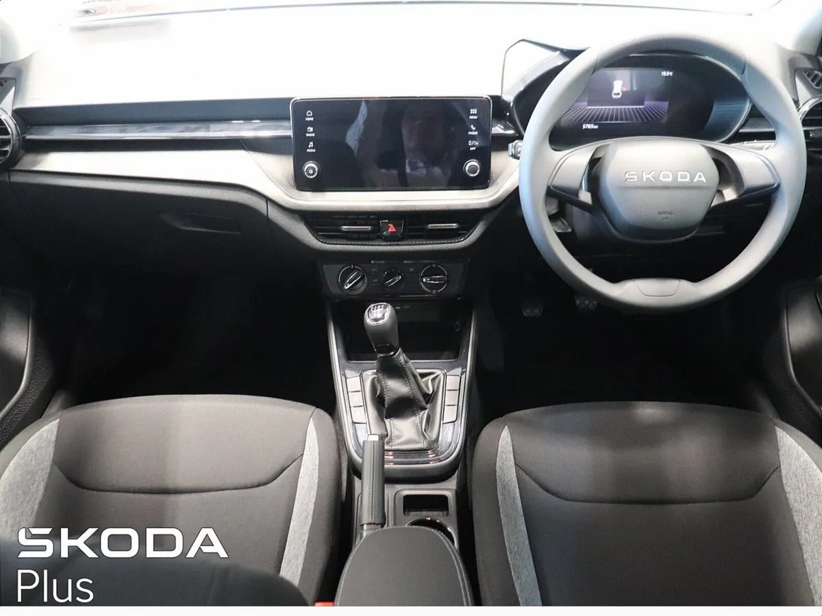 Skoda  FABIA ESSENCE 1.0MPI 80HP - Image 2