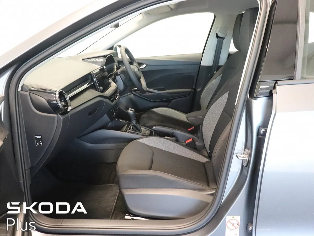 Skoda  FABIA ESSENCE 1.0MPI 80HP - Image 4