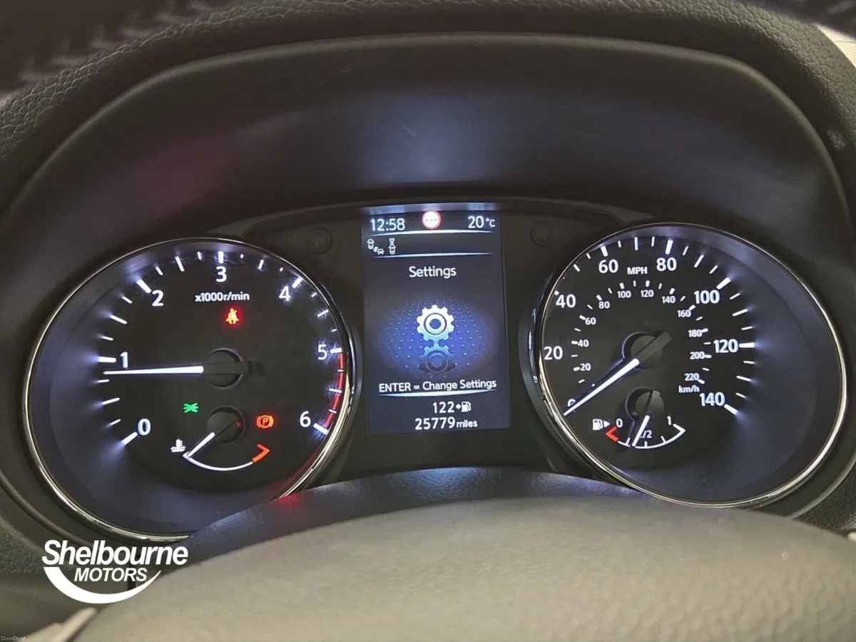 Nissan Qashqai Diesel Hatchback Tekna - Image 6