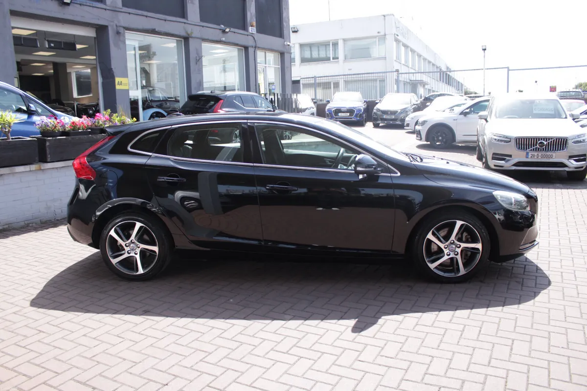 2016 VOLVO V40 D4 5DR ESTATE AUTOMATIC 2.0 - Image 3