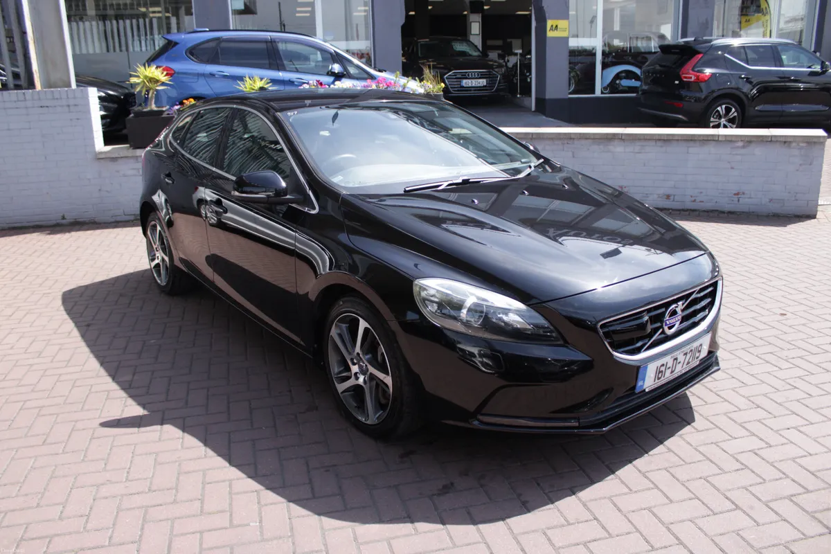 2016 VOLVO V40 D4 5DR ESTATE AUTOMATIC 2.0 - Image 1