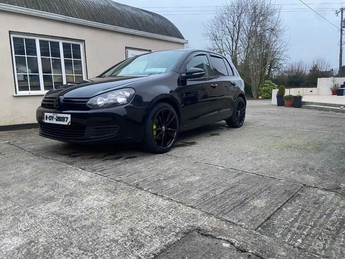 2011 Volkswagen Golf - Image 2