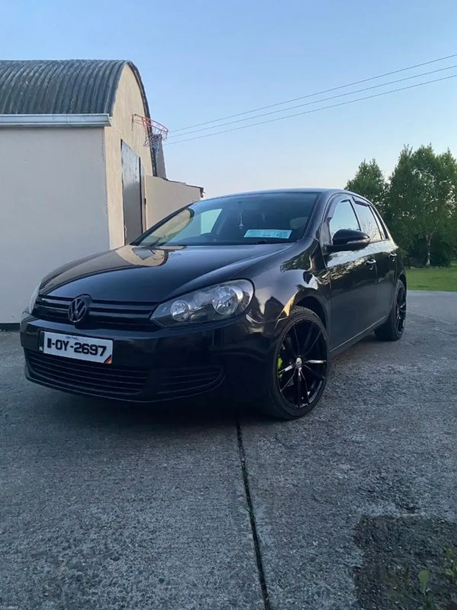 2011 Volkswagen Golf - Image 1