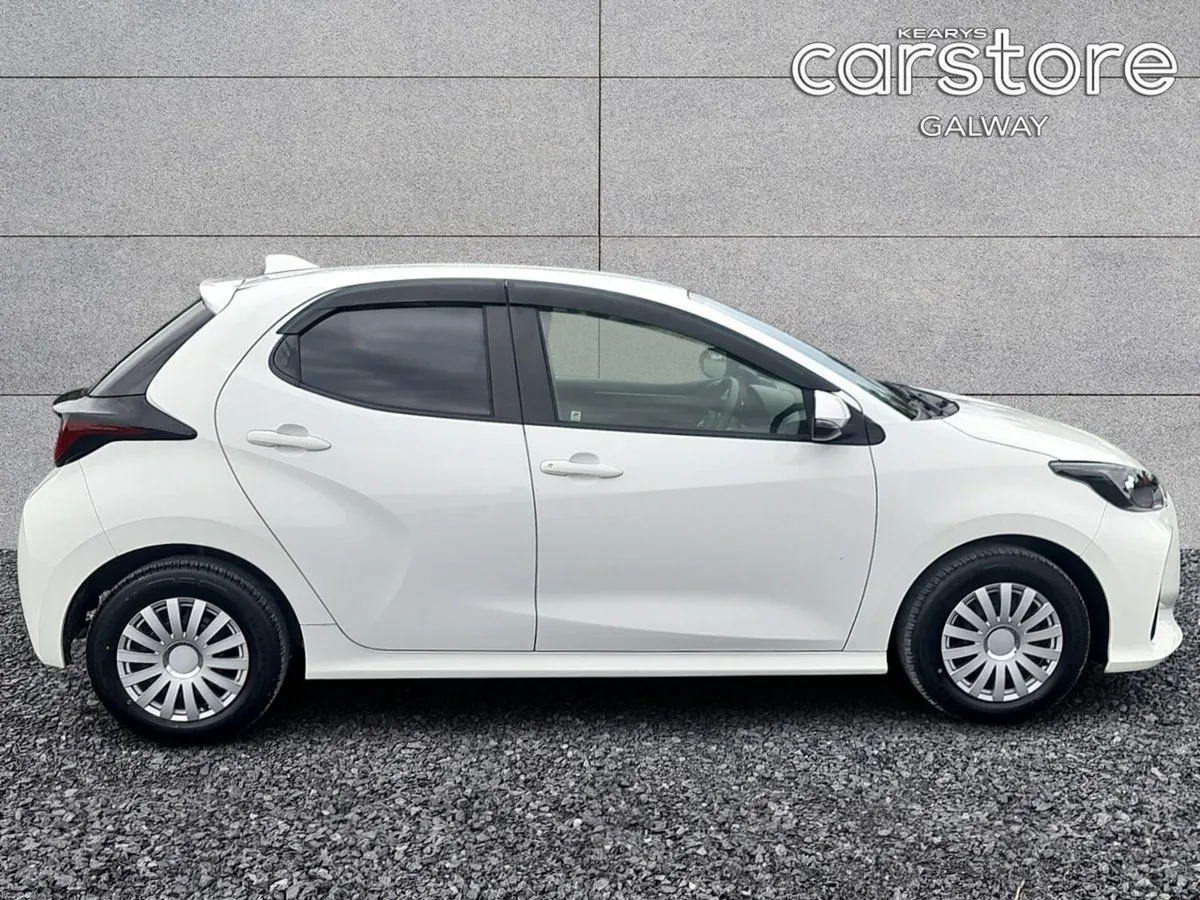 Toyota Yaris Hybrid X - Image 2