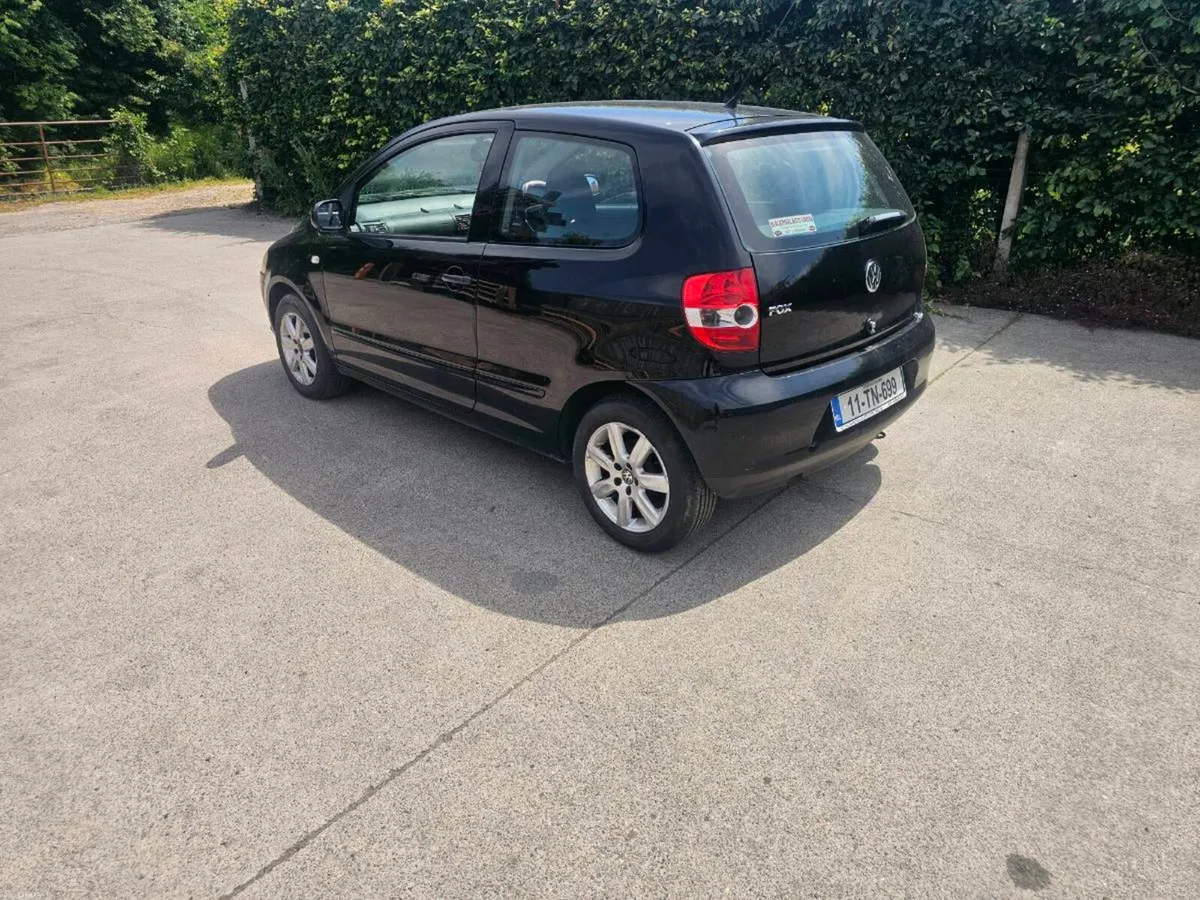 2011 Volkswagen Fox - Image 4