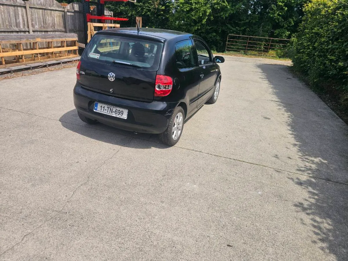 2011 Volkswagen Fox - Image 2