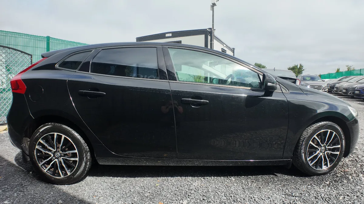 2017 Volvo V40 2.0L Manual NCT 07/27 - Image 5