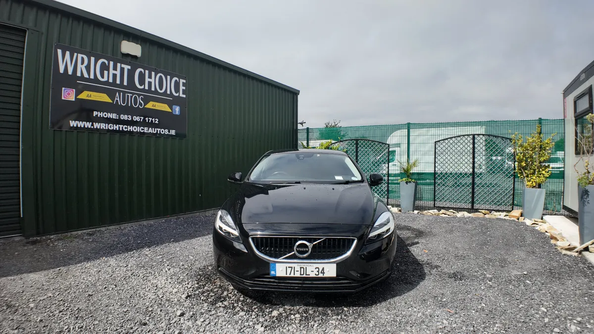 2017 Volvo V40 2.0L Manual - Image 4