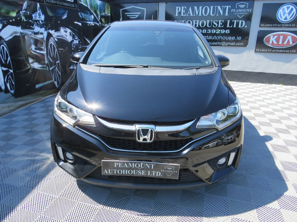17 HONDA FIT PETROL HYBRID AUTOMATIC - Image 3