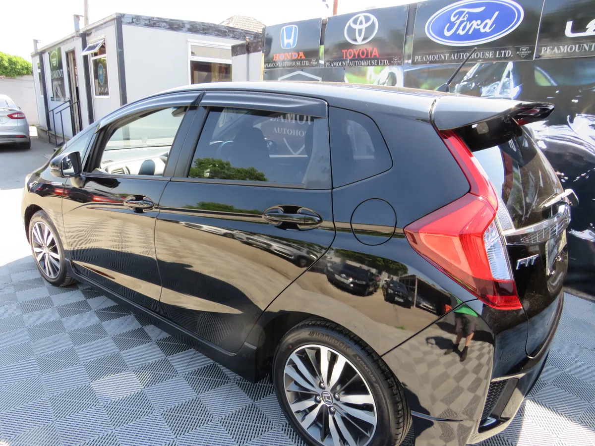 17 HONDA FIT PETROL HYBRID AUTOMATIC - Image 6
