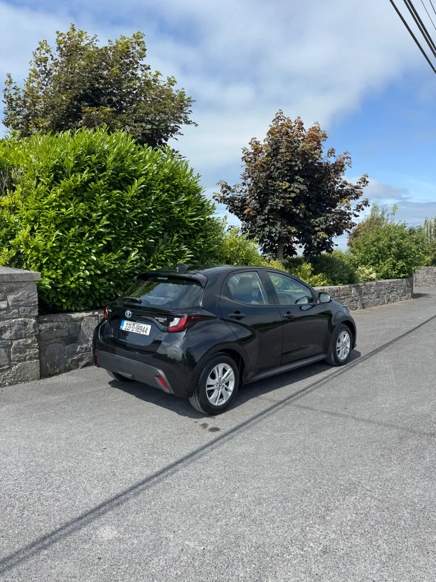 Toyota Yaris 2022 . HYBRID - Image 3