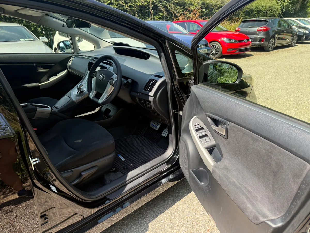 Toyota Prius - Image 4