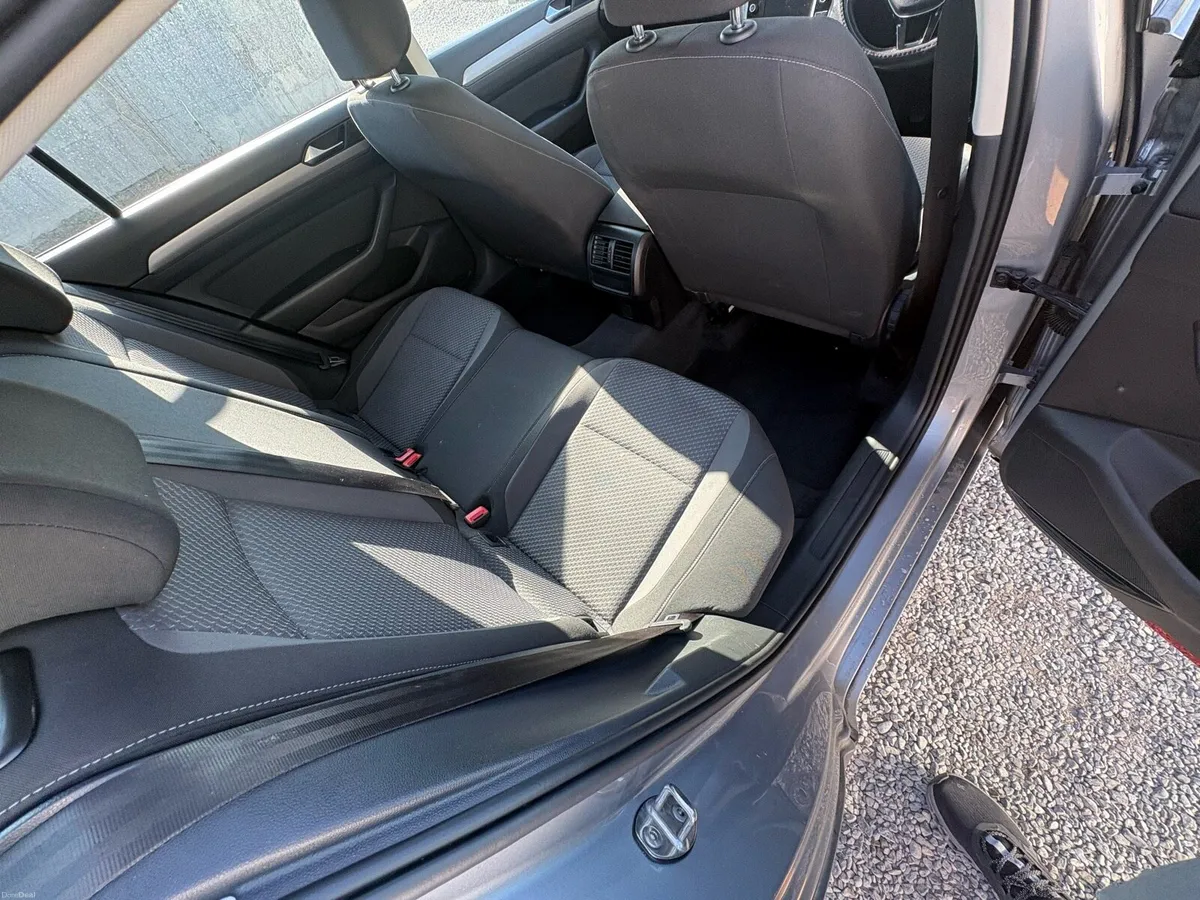 Volkswagen Pass - Image 4