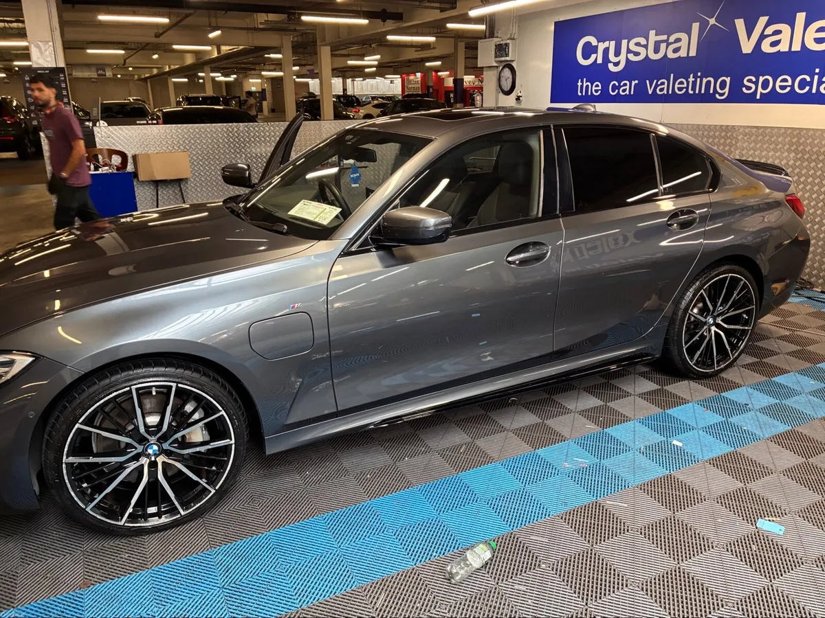 BMW 3-Series 2021 - Image 4