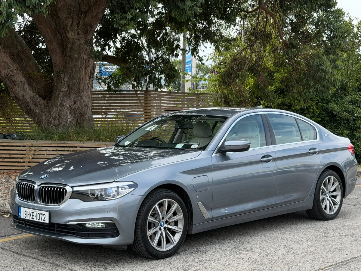 2019 BMW 5-Series - Image 2