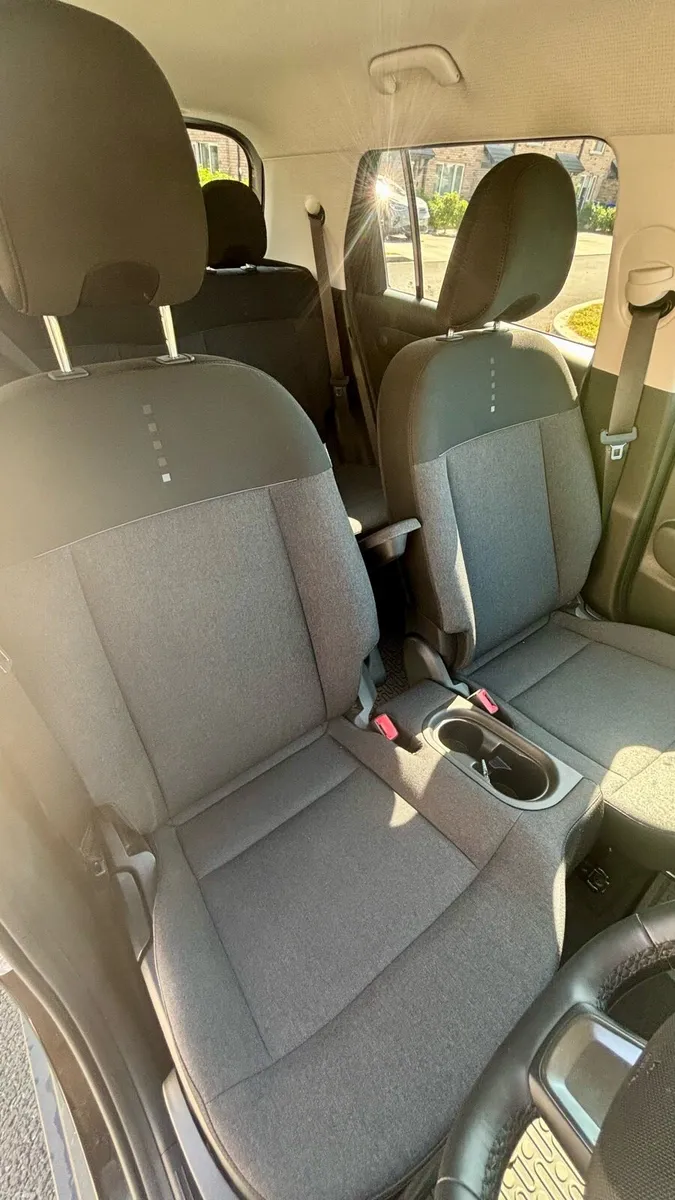 2025 Hyundai INSTER elegance 49kWh - Image 3