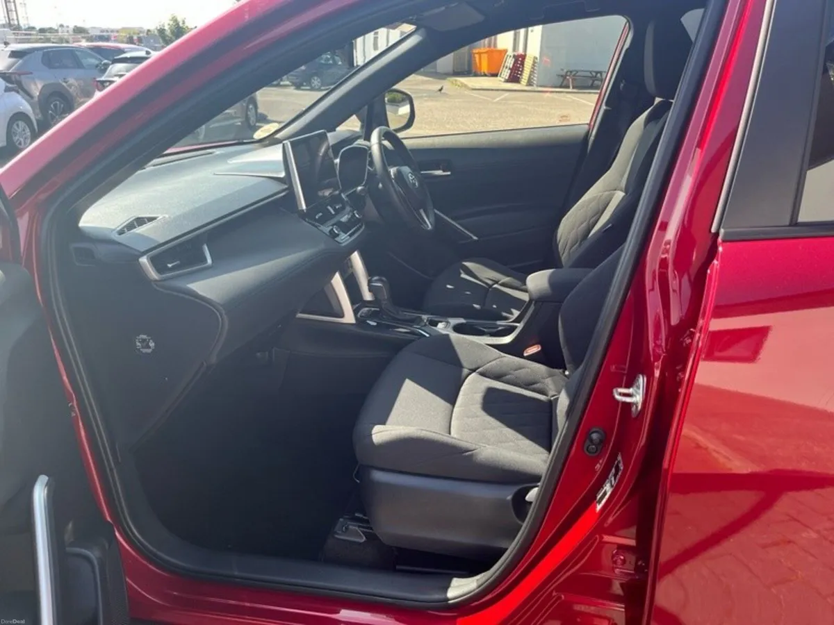 Toyota Corolla Cross Hybrid Sport - Image 6