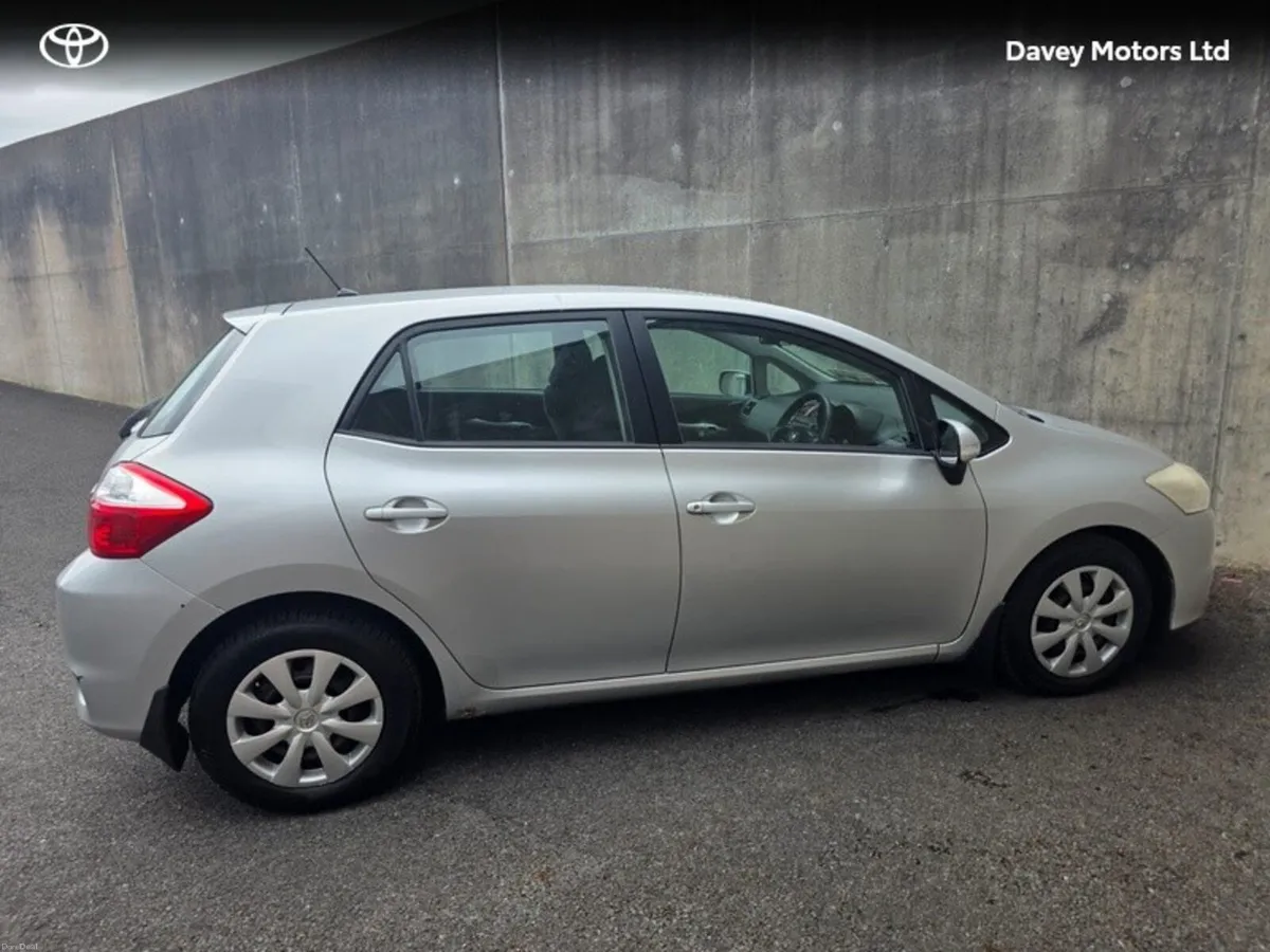 Toyota Auris MC 1.4 D-4D TERRA 5DR - Image 3