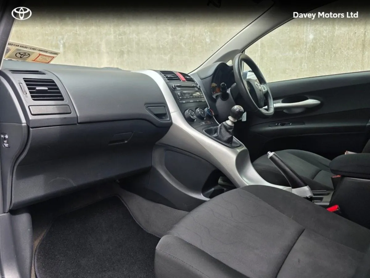 Toyota Auris MC 1.4 D-4D TERRA 5DR - Image 6