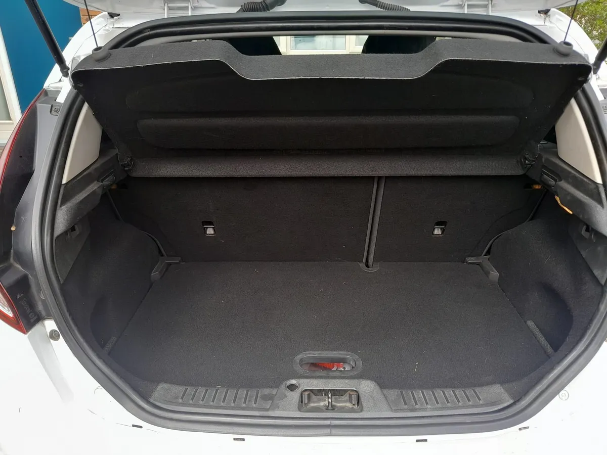 Ford Fiesta 2015 - Image 6