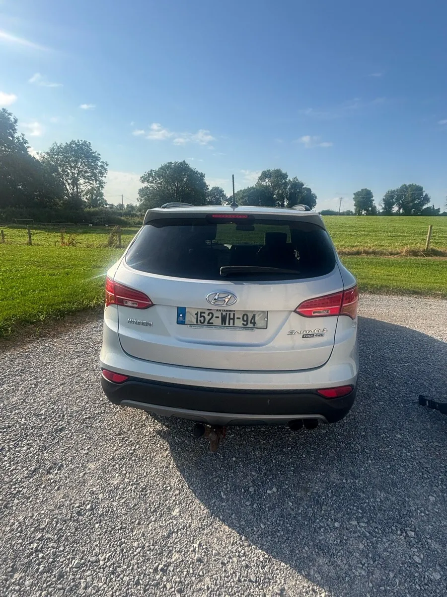 152 Hyundai Santa Fe - Luxury Trim Model - Image 3