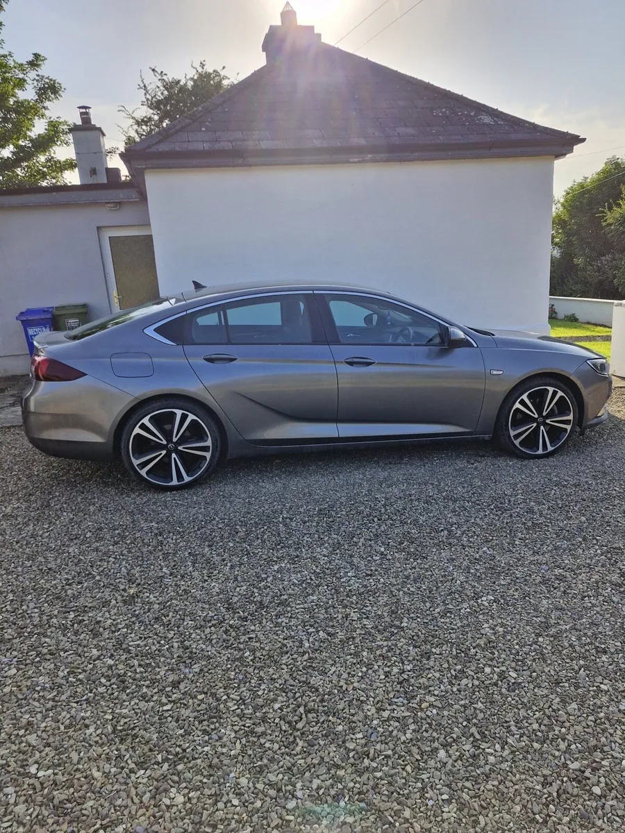 2019 Opel Insignia - Image 1