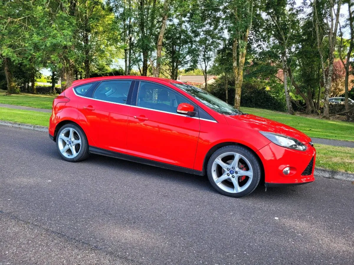 CLEAN 2012 FORD FOCUS TITANIUM LOW MILEAGE. - Image 1