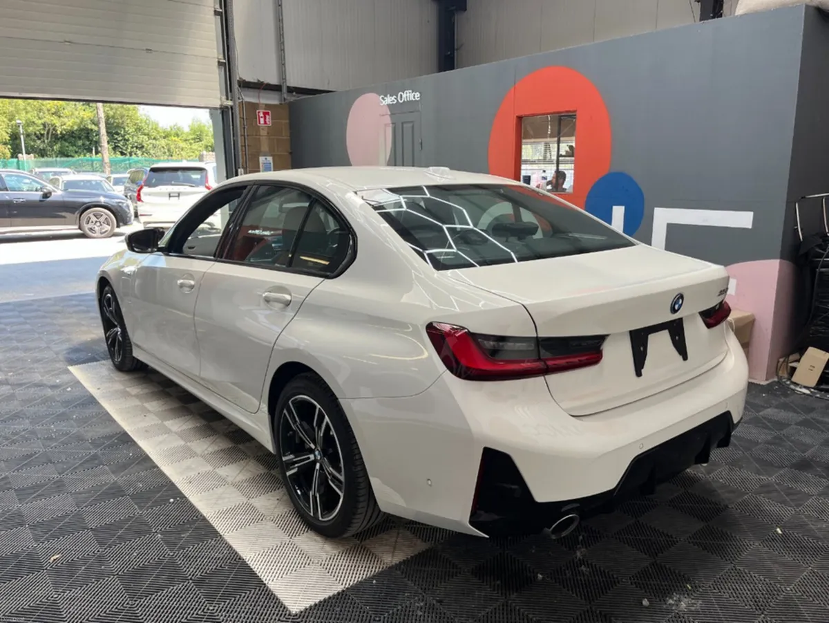 BMW 3-Series 2025 BMW 330E M-SPORT 2.0 AUTOMATIC / - Image 4